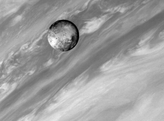 Io from 8,3 MKM!
This photo of Jupiter's satellite Io was taken by Voyager 1 about 4:30 p.m. (PST) March 2, 1979. The spacecraft was about 5 million miles (8.3 million kilometers away). Voyager 1 was mapping Jupiter with the cameras and infrared instrument at the time the picture was taken. The hemisphere seen here is the one that always faces away from Jupiter. This photo shows details on Io never before seen. The smallest features are about 38 miles (70 kilometers) across. Near the center and slightly to the right can be seen several round features with dark centers and bright rims. They may be the first craters ever observed on Io. At this resolution scientists still cannot tell much about the origin of the features, which could be impact craters or of internal (volcanic) origin. No ray or ejecta patterns are obvious at this resolution. 

Parole chiave: Jupiter's moons - Io