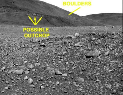 The "Hills of Disgrace" : the "Area from below"
La situazione diviene addirittura "comica" in questa immagine delle pendici delle Columbia Hills ripresa diversi Soles prima dell'inizio della salita (siamo nel Sol 147).

Tutti i dettagli che avevamo osservato così bene nella planimetria ora ci appaiono “spianati” in modo assolutamente innaturale ed il “possible outcrop” di West Spur - che in seguito sarebbe stato battezzato "Longhorn" - ne esce quantomeno ridimensionato.

Guardate anche l'immagine successiva...
Parole chiave: Columbia Hills