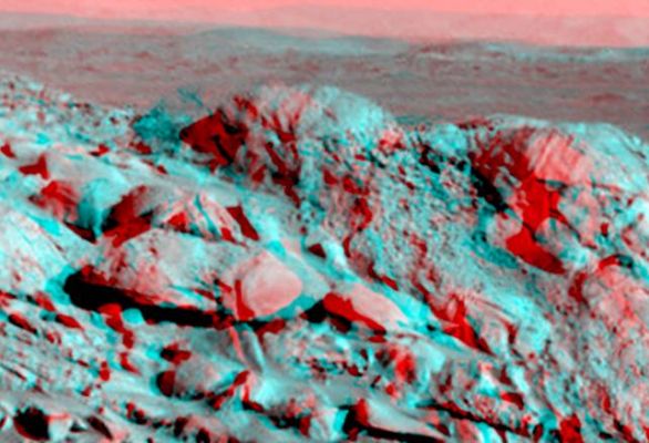 The "Hills of Disgrace" : "Longhorn Outcrop" (3D)
Naturalmente anche i migliori falsari (se questa locuzione non Vi piace potete anche dire "Tecnici dell'Immagine"...) possono commettere degli errori, specialmente allorchè si trovino a lavorare in 3D. Di quali errori parliamo? Per esempio possono trasformare in concavo ciò che in origine era convesso (necessari occhiali 3D).
Sovrapponendo due immagini (false) del Sol 210 si vede bene come, nell’ansia di "taroccare/rielaborare", qualcuno si sia dimenticato di verificare la congruenza della “stoneshell” la quale, infatti, da CONCAVA che era diventa improvvisamente CONVESSA (e solo essa oltretutto!!!).
Come difendersi da queste truffe? 
In effetti non si può nemmeno essere certi che la foto del Sol 203 sia quella "autentica": forse è solo un "passaggio intermedio" della Falsificazione Progressiva. 
Quello che appare certo, comunque, è che il Longhorn Outcrop NON è ciò che appare nella foto iniziale a colori e di cui stiamo valutando l’attendibilità. 

Ma il bello (si fa per dire) deve ancora arrivare...
Parole chiave: Mars rocks, sand and debris - 3D - Controversial image
