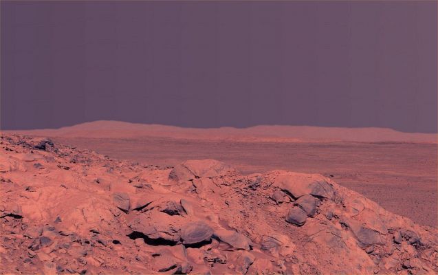 The "Hills of Disgrace" : West Spur, Longhorn Outcrop and the distant walls of Gusaev Crater (HD)
E questa è la visione - con colori elaborati da noi e tenendo conto di una serie di elementi ripetitivi delle immagini in "true" o "almost true colors" - del frame PIA06770.
Questa immagine è, a nostro parere, quanto vedremmo noi - con occhi umani - se fossimo lì, accanto al Longhorn Outcrop, intorno alle ore 17:00 MLT.
Forse l'idea è giusta e forse non lo è: la Verità è che fintanto che  non andremo lassù, non lo sapremo mai...
Parole chiave: Mars Panorama - edited