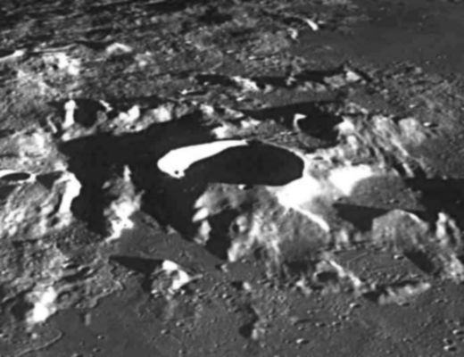 Ukert: the "pseudo-triangular" Lunar Crater
"...La censura che appare nel punto identificato come 'A' e le strane lastre che appaiono in 'B' (si tratta del frame precedente) sono elementi i quali vengono confermati da questa immagine Apollo 17, in cui la solita ombra - che vogliamo definire "provvidenziale" e che, come si vede benissimo, è stata estesa ad hoc ma in modo alquanto approssimativo... - corrisponde ai "puntini censori" di cui si è parlato e che si sono visti benissimo in uno dei frames precedenti.
Vogliamo fare dell'ironia? Sarò malizioso, ma il Lunar Orbiter risale agli anni '60 e, proprio in quel periodo, i "puntini censori" erano molto usati negli USA - e non solo - per coprire le "zone critiche" e perciò più "interessanti"... delle spogliarelliste! 

E poi, in fondo, le stranezze (anche) nei dintorni di Ukert non mancano davvero...il LO 3, infatti, aveva già individuato nell'area di Ukert un evidente intreccio a maglia quadrangolare (o intreccio 'sinaptico') ben visibile al centro dell'ingrandimento di cui al frame che segue...".
Parole chiave: Investigations