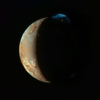 Io (HR)
Caption NASA:"Spewed from a volcano, a complex plume rises over 300 Km above the horizon of Jupiter's moon Io in this image from cameras onboard the New Horizons spacecraft. The volcano, Tvashtar, is marked by the bright glow (about 1 o'clock) at the moon's edge, beyond the terminator or night/day shadow line. The shadow of Io cuts across the plume itself. Also capturing stunning details on the dayside surface, the high resolution image was recorded when the spacecraft was 2,3 MKM from Io. Later it was combined with lower resolution color data by astro-imager Sean Walker to produce this sharp portrait of the solar system's most active moon. Outward bound at almost 23 Km-per-second, the New Horizons spacecraft should cross the orbit of Saturn in June next year, and is ultimately destined to encounter Pluto in 2015".
Parole chiave: Jupiter's Moons - Io