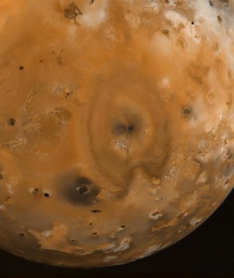 Io: surface deposits and craters
This picture of Io, the innermost Galilean satellite, was taken by Voyager 1 on the morning of March 5, 1979 at a range of 377,000 kilometers (226,200 miles). The smallest features visible are about 10 kilometers (6 miles) across. The reddish, white and black areas are probably surface deposits, possibly consisting of mixtures of salts, sulfur and sublimate deposits of possible volcanic origin. Many of the black spots in these pictures are associated with craters of possible volcanic origin. The lack of impact craters on Io suggests that the surface is relatively young compared to the other Galilean satellites and some of the terrestrial planets such as Mercury and the Moon.
Parole chiave: Jupiter's moons - Io
