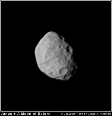 Janus from Voyager 2
Giano, un'altra (fra le tante...) Lune Minori di Saturno. 
Ma Voi sapevate chi era Giano, nella Mitologia Romana? Era - ovviamente - una Divinità il cui compito (decisamente delicato) era quello di vegliare sulle "Porte del Paradiso".
Il "Guardiano della Dimora degli Dei", insomma.
Da non dimenticare, infine, il fatto che Gennaio è proprio il mese dell'anno che deve a Giano (Janus) il suo nome.
Parole chiave: Saturn's Moons - Janus