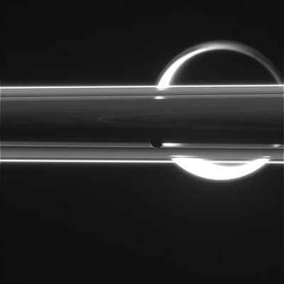 Passing-by... (1)
Una piccola serie di 3 frames (decisamente suggestivi) i quali ci mostrano alcuni istanti del transito della Sonda Cassini in una porzione dello spazio circum-saturniano capace di mostrarci lo spettacolo dell'incrocio (si tratta, come ovvio, di un semplice gioco prospettico) fra la piccola luna Giano (Janus), gli Anelli di Saturno e Titano. 

Data:"N00055796.jpg was taken on March 21, 2006 and received on Earth March 22, 2006. The camera was pointing toward Janus that, at the time, was approximately 724.598 Km away.
The image was taken using the CL1 and CL2 filters".
Parole chiave: Saturn's Moons - Janus and Titan