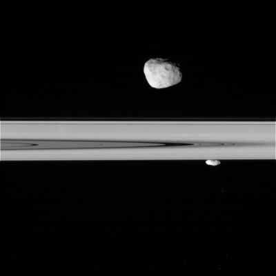 The "Runners": Janus and Epimetheus
Caption NASA:"N00060306.jpg was taken on April 29, 2006 and received on Earth April 29, 2006. The camera was pointing toward Janus that, at the time, was approximately 217.624 Km away.
The image was taken using the CL1 and CL2 filters. This image has not been validated or calibrated".
Parole chiave: Saturn's Moons - Janus and Epimetheus