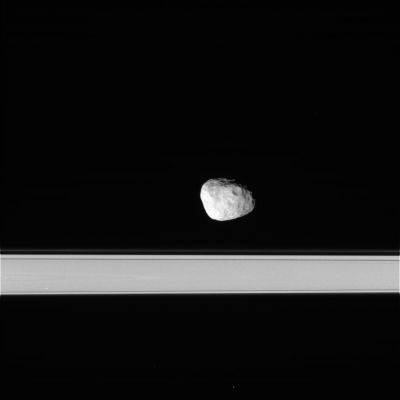 Lonely Janus...
Caption NASA:"N00060322.jpg was taken on April 29, 2006 and received on Earth April 29, 2006. The camera was pointing toward Janus that, at the time, was approximately 225.386 Km away.
The image was taken using the P120 and GRN filters. This image has not been validated or calibrated".
Parole chiave: Saturn's Moons - Janus