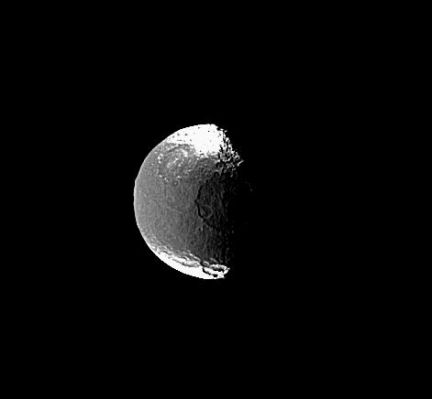 Japetus: a clear view in the darkness
Non è certo un frame di qualità eccezionale, ma - finalmente! - si torna a vedere Giapeto, la "Luna Bifronte" (ossìa per metà chiara e luminosa e per metà nera come la pece).
Questo il commento NASA originale:"This view shows one of the huge impact basins on the terminator of Saturn's moon Iapetus and a smaller, but still fairly large, crater near the southern bright-dark boundary. Just visible near the western limb, in the dark territory of Cassini Regio, is the moon's mysterious equatorial ridge. The ridge was discovered in Cassini images and reaches 20 Km (approx. 12 miles) high in places. This view shows principally the leading hemisphere on Iapetus. North is up and tilted 15 degrees to the right. The image was taken with the Cassini spacecraft narrow-angle camera on March 19, 2005, through spectral filters sensitive to wavelengths of infrared light centered at 752 nnmts. The view was acquired at a distance of approximately 1,4 MKM from Iapetus and at a phase angle of 70°. Resolution is 8 Km/pixel".
Parole chiave: Saturn's Moons - Japetus