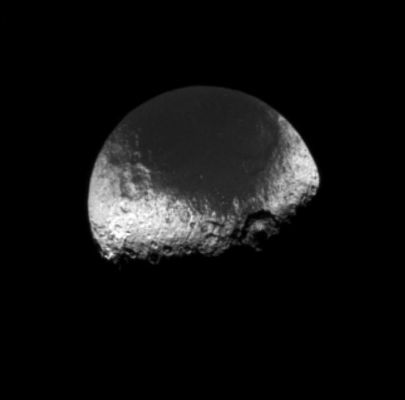 Japetus
Sunlight strikes the terminator (the boundary between day and night) Region on Saturn's moon Iapetus at nearly horizontal angles, making visible the vertical relief of many features. 
This view is centered on terrain in the Southern Hemisphere of Iapetus. Lit terrain visible here is on the moon's Leading Hemisphere. 
In this image, a large, central-peaked crater is notable at the boundary between the dark material in Cassini Regio and the brighter material on the Trailing Hemisphere. 

The image was taken in visible light with the Cassini spacecraft narrow-angle camera on Jan. 22, 2006, at a distance of approx. 1,3 MKM (such as about 800.000 miles) from Iapetus and at a Sun-Iapetus-spacecraft, or phase, angle of 67°. Resolution in the original image was 8 Km (about 5 miles) per pixel. The image has been magnified by a factor of two and contrast-enhanced to aid visibility.
Parole chiave: Saturn's Moons - Japetus