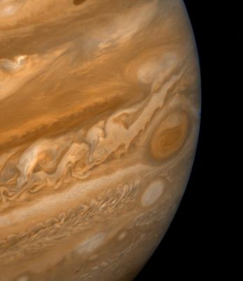 Late afternoon on Jupiter...
Caption NASA originale:"This color composite made from Voyager 2 narrow-angle camera frames shows the Great Red Spot during the late Jovian afternoon. North of the Red Spot lies a curious darker section of the South Equatorial Belt (SEB), the belt in which the Red Spot is located. A bright eruption of material passing from the SEB northward into the diffuse equatorial clouds has been observed on all occasions when this feature passes north of the Red Spot. The remnants of one such eruption are apparent in this photograph". 
Parole chiave: Jupiter