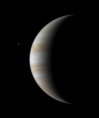 Jupiter from Cassini
La "falce" di un Giove crescente, ripresa dalla Sonda Cassini mentre si avvicinava e si apprestava ad effettuare il "fly-by" del Gigante Gassoso.
Una splendida immagine che ci ricorda alcune sequenze del capolavoro di Stanley Kubrick, "2001 - A Space Odyssey" in cui Giove appariva agli occhi di Dave Bowman proprio come lo vediamo in questo frame.
Parole chiave: Jupiter from Cassini