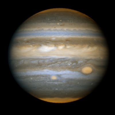 The "Eyes" of Jupiter: a change of colors could mean a climate change?
Jupiter's Great Red Spot is a swirling storm seen for over 300 years, since the beginning of telescopic observations. But in February 2006, planetary imager Christopher Go noticed it had been joined by Red Spot Jr - formed as smaller whitish oval-shaped storms merged and then developed the remarkable reddish hue. This sharp HST image showing the two salmon-colored Jovian storms was recorded in April 2006. About half the size of the original Red Spot, Red Spot Jr. is similar in diameter to planet Earth. Seen here below and left of the ancient storm system, it trails the Great Red Spot by about an hour as the planet rotates from left to right. While astronomers still don't exactly understand why Jupiter's red spots are red, they do think the appearance of Red Spot Jr. provides evidence for climate change on the Solar System's ruling Gas Giant.
Parole chiave: Hubble Images - Jupiter