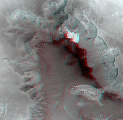 Juventae Chasma (High-Def-3D; credits: ESA)
Spettacolare: un 3D assolutamente straordinario.

Original caption:"These images, taken by the HR Stereo Camera (HRSC) on board ESA’s Mars Express spacecraft, show the depression of Juventae Chasma, cut into the plains of Lunae Planum on Mars.
The HRSC obtained these images during orbit 243 with a ground resolution of approximately 23,4 mt per pixel. The scenes show the region of Lunae Planum, at approximately 5° South and 297° East. 
The depression of Juventae Chasma, located North of Valles Marineris, cuts more than 5000 mt into the plains of Lunae Planum. The floor of Juventae Chasma is partly covered by dunes. 
 
In the valley, to the North-East, there is a mountain composed of bright, layered material. This mountain is approximately 2500 mt high, it has a length of 59 Km and a width of up to 23 Km. The OMEGA spectrometer on board Mars Express discovered sulphate on the surface of Mars and confirmed that this mountain is indeed composed of sulphate deposits". 
Parole chiave: Mars from orbit - Juventae Chasma