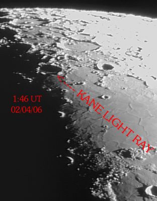 Light rays inside Kane Crater (2)
Un commento si impone: il lavoro dell'Amico Robert Spellman è davvero notevole e, a dispetto di seeings talvolta scadenti, la qualità delle sue immagini è sempre elevata.
Anche la mappatura delle Regioni Lunari fotografate è buona.

In questo caso specifico, tuttavia, ci sembra giusto sottolineare che il rilievo chiaro che lui ha evidenziato e qualificato come "raggio di luce", a nostro parere potrebbe non essere affatto un raggio di luce in senso tecnico (e cioè un certo quantitativo di luce solare - radente, dal punto di vista della Regione Lunare coinvolta - che filtra attraverso uno o più cracks che si aprono sul bordo (rim) di un cratere e ne illuminano il fondo). 
Parole chiave: The Moon - Amatorial Pictures