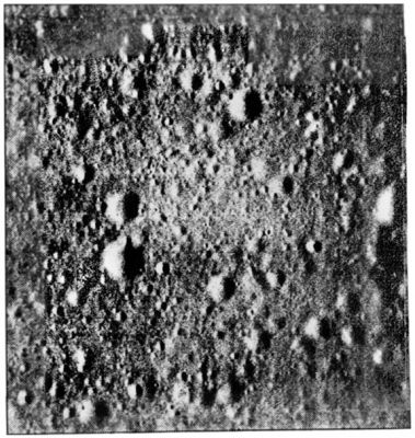Lunar Surface from Luna 12 (1)
Luna 14: launched on April, 7, 1968 - LO;
Luna 15: launched on Julu, 13, 1969 - LO;
Luna 16: launched on September, 12, 1970 - Landed on the Moon on the 20th of Sept. 1970 at 05:18:00 UT (Lat. 0,68° S; Long. 56,30° E - Mare Fecunditatis - Lunar Sample Return);
Luna 17: launched on November, 10, 1970 - Landed on the Moon on the 17th at 03:47:00 UT (Lat. 38,28° N; Long. 325,00° E - Mare Imbrium - tested Lunar Rover "Lunokhod 1");
Luna 18: launched on September,  1971 - Lunar Impact at Lat. 3,57° N; Long. 50,50° E - Mare Fecunditatis;
Luna 19 - launched on September, 28, 1971 - LO
Luna 20 - launched on February, 14, 1972 - landed on the Moon on the 21st at 19:19:00 UT (Lat. 3,57° N; Long. 56,50° E - Mare Fecunditatis - 
Lunar Sample Return to Earth on February 25, 1972);
Luna 21: launched on January, 8, 1973 - Landed on the Moon on the 15th at 23:35:00 UT (Lat. 25,85° N; Long. 30,45° E - LeMonnier Crater; released Lunar Rover "Lunokhod 2").
Parole chiave: The Moon from orbit
