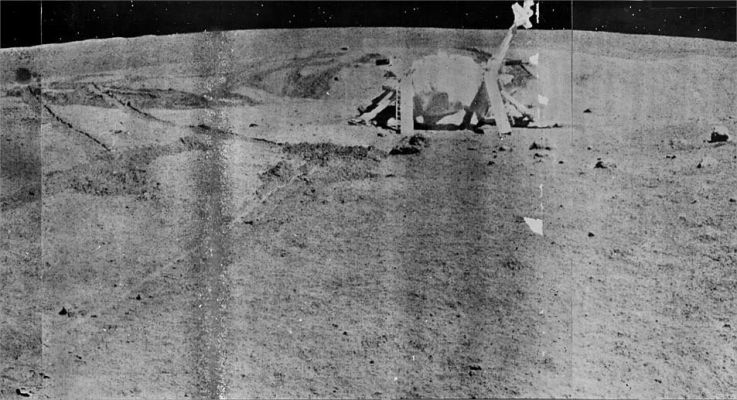 The "Nest" of Lunokhod-2
At this point the main thrusters shut down and the secondary thrusters ignited, slowing the fall until the lander was 1,5 mt above the surface of the Moon, where the engine was cut off. 
Landing occurred at 23:35 UT in LeMonnier Crater, located at 25,85° North and 30,45° East. 

The Lander carried a bas relief of Lenin and the Soviet coat-of-arms.
Parole chiave: The Moon from Lunokhod-2