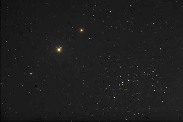 In between...: M 44, Saturn and Mars
"...Dit moi le prix, Mon Dieu, des illusions,
Que j'en ai trop perdues, parmi les gonces;
Je parle invain, je le sais: trop de questions,
Pour mes prières - tu vois - aucune réponse..."

P.C. Floegers - "Poems"
Parole chiave: Amatorial Pictures