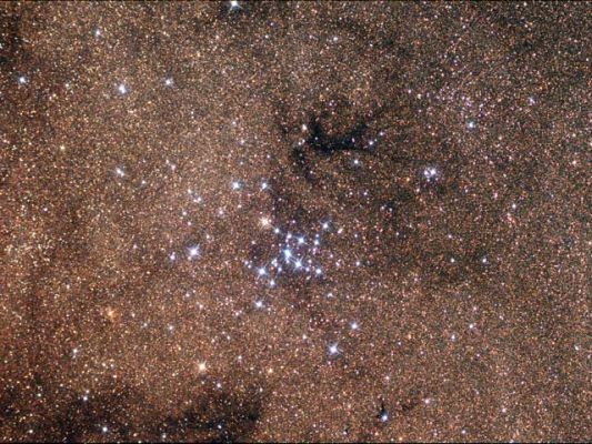M 7 - Open Star Cluster in Scorpius
"...La qualità delle politiche e delle azioni di un Governo la si può cogliere solo nei minuscoli (e positivi) cambiamenti che queste politiche ed azioni riescono - o NON riescono! - a portare nella Vita quotidiana di tutti noi..."

P.C. Floegers - "Conversations" 
Parole chiave: From Earth Images