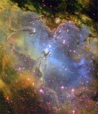 M 16 - The "Eagle Nebula"
"...Figliolo, la Realtà non è un assoluto: essa, intendo dire, è mera funzione della nostra capacità di afferrarla. 
Se questo è vero, allora ne consegue che l'Universo - il Cosmo, tanto per intenderci, o Dio, se ti piace vederla così - si mostra a noi non per ciò che Esso realmente è, bensì per quanto noi siamo in grado di cogliere di Esso.

Ne consegue che nessuna Realtà, per l'Uomo (il singolo), è realmente assoluta.
Ne consegue che l'Universo, per l'Uomo, non è affatto unico.
Ne consegue che la Realtà, che costituisce un'espressione dell'Universo, per ciascun Uomo, è costruita su livelli sovrapposti: quanto più il Singolo è capace di cogliere, tanti più livelli di Universo - ergo di Consapevolezza - gli si mostrano.

Dunque, Figlio mio, ascoltami bene e ricordati: quello che che gli altri dicono di vedere non conta nulla; ciò che importa è solo quello che tu riesci effettivamente a vedere..."

P.C. Floegers - "Conversations"
Parole chiave: From Earth Images
