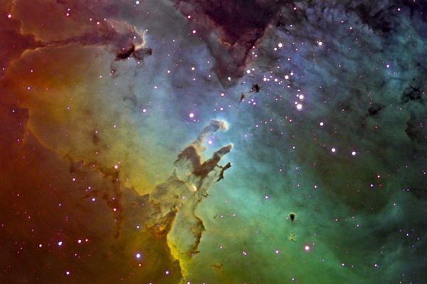 M 16 - The "Eagle Nebula"
"...Nemo tam divos habuit faventes
Crastinum ut possit sibi polliceri..."

(Seneca)

"...Nessuno ebbe mai gli Dei in suo favore al punto da potersi dire certo del domani..."
Parole chiave: From Space Images - Hubble Images