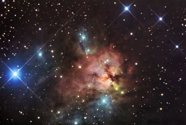M 20 - The "Trifid Nebula"
"...Noi esprimiamo dubbi, Voi certezze; noi descriviamo delle sensazioni, Voi definite dei dogmi; noi, in fin dei conti, ci sentiamo come allievi della Vita, Voi invece siete i Maestri.

Bene, ne prendiamo atto.

Eppure, ed a ben guardare, noi non crediamo di essere (quantomeno...) i soli imbecilli che appaiono in questa brevissima descrizione..."

Lo Staff di Lunar Explorer Italia
Parole chiave: From Earth Images