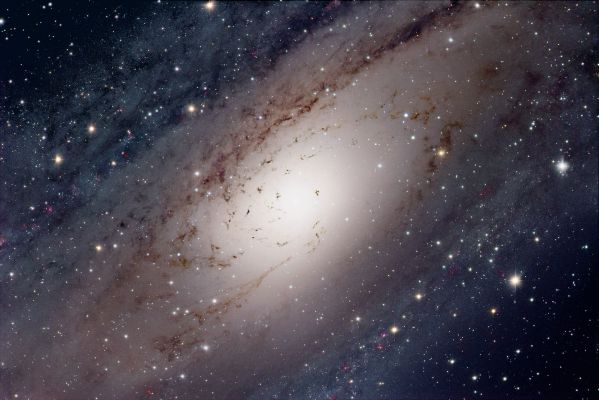 The "core" of M 31
"...Due proposizioni contraddittorie non possono essere entrambe vere. Esse non possono, cioè, coesistere in Natura. 
Volete un esempio? Ma certo! Pensate ad un albero: esso è un albero, oppure NON lo è. Esiste forse una terza possibilità?..."

"Logica, Principii ed Assiomi"
Parole chiave: From Earth Images