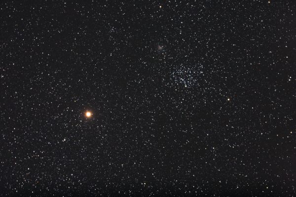 M 35 Open Star Cluster and Mars
"...Quando mi guardo attorno e credo di intravedere nel viso degli altri soddisfazione e felicità, vengo colto da un moto di rammarico per non essere stato capace di costruirmi anch'io quella felicità. Non sono felice, ma forse crederlo è solo un atto di presunzione, perché se provo a guardare alla mia vita in un altro modo, allora scopro che forse potrei dirmi sereno, ed anche appagato per il ricordo di un'infanzia che i miei genitori hanno saputo regalarmi, per l'affetto che qualche buon amico mi dimostra nonostante le mie intemperanze; per quella voglia di stringersi a me sotto un plaid nelle sere d'inverno, dei miei figli, quando la loro tenera età ancora lo consentiva, e per un'infinità di altre cose ancora che pur non mi sono negate ma che non sembrano mai le più importanti quando c'è qualcos’altro che vedi ma a cui non riesci ad arrivare. Un po' come il frutto della conoscenza nel giardino di Dio, unico fra tutti a non essere stato concesso e ad essere agognato, anche a prezzo della morte..."

Giuseppe Spina - "Il Passato"
Parole chiave: From Earth Images - Amatorial Images