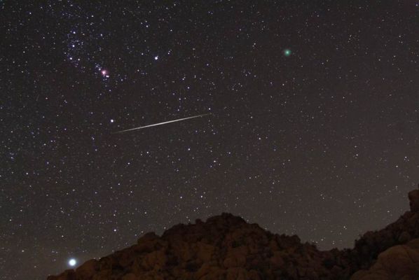 M 42, Syrius, a shooting star and the "Green Head" of Machholz Comet
"...La vita è tutto ciò che ci succede mentre facciamo progetti per il futuro..."

John Lennon
Parole chiave: From Earth Images
