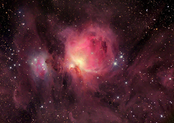 M 42 (in "natural colors")
"...Penso che sia difficile risolvere i problemi di una Nazione o, come oggi sento, del Mondo intero, standosene seduti intorno ad un tavolo, mangiando, bevendo, scambiandosi pacche sulle spalle e poi litigando un pò...Ed è difficile pensare di essere in grado di fare pulizia in una Città od in una Nazione, quando chi dovrebbe "mondare" non è neppure capace di lavarsi le mani...

D'altro canto è facile, restando fuori dalla mischia, sputare sentenze e fare filosofia sulla pelle di chi soffre, di chi non ha soldi per mangiare nè medicine per curarsi.
E' facile parlare di "opportunità" per chi, nella Vita, può solo scegliere se stare male o se stare peggio.

Ma una cosa è certa: nella Guerra, nella Sventura e nella Miseria che dovessero colpirci, per favore, non offrite più bandiere colorate, marce, cordoglio e sdegno.

Dateci Pane e Silenzio..."

P.C. Floegers - "Conversations"
Parole chiave: From Earth Images - Nebulae