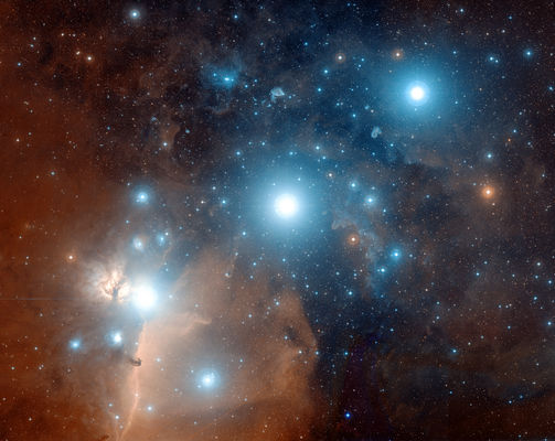 Orion's Belt: Alnitak, Alnilam, Mintaka
"...Quando ho visto che il Mondo dell'Informazione, quello dello Spettacolo e, in parte, anche quello dell'Industria e dello Sport, hanno letteralmente "fibrillato" nel tentativo di trasformare in "dramma sociale" l'idiozia di un giovanotto ricco, annoiato, vizioso e smidollato il quale, non avendo nulla di meglio da fare o da dire, si è mezzo ammazzato preparando e gustandosi - mentre era in buona compagnia... - un "cocktail di droghe", allora non ho più avuto alcun dubbio: la nostra Civiltà (o presunta tale) ha esaurito gli argomenti, ha bruciato le ultime scorte di buon senso e - peggio del peggio - ha sacrificato sull'altare della "notorietà e dell'apparenza" tutto ciò che resta del rispetto che occorrerebbe avere per coloro che soffrono davvero..."

P.C. Floegers - "Scritti di Cronaca e Sociale" 
Parole chiave: From Earth Images - Samuel Oschin Telescope at Palomar Obs.