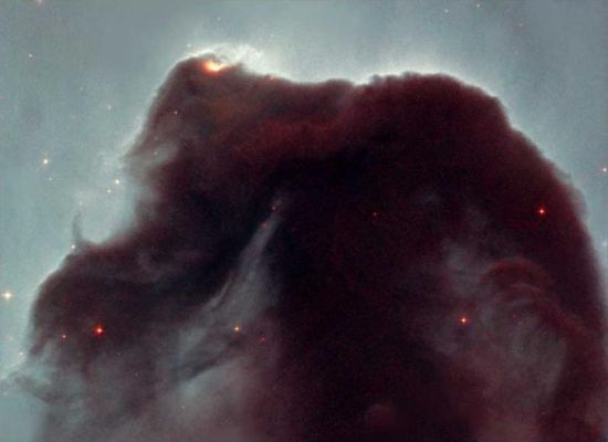 M 43 - The "Horse-Head Nebula" (alias Barnard 33)
"...Ed ora, giunto al limitare della mia Esistenza - trascorsa ad osservare le mutevoli espressioni del Cielo e cercando di comprenderne le Leggi -, mi chiedo se davvero esista un Dio e, con Esso, una Nuova Vita. 

Se al quesito risponde la Speranza, allora non v'è dubbio: Dio c'è e mi sta aspettando. 
Se invece risponde la mia Coscienza, sento su di me il gelido soffio del dubbio. 

E se, infine, ascolto la voce della nostra Scienza, che ho fatto anche mia, capisco che è necessaria solo l'Idea di Dio, mentre è irrilevante che Egli esista o meno..."

P.C. Floegers - "Conversations"
Parole chiave: Hubble Images