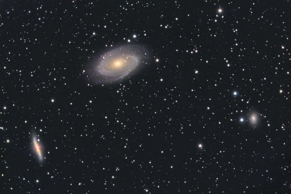 M 81 and M 82
"...Mus uni non fidit antro..."

(Plauto)

"...Il topo non si fida di un solo rifugio..."
Parole chiave: From Earth Pictures - Amatorial Pictures