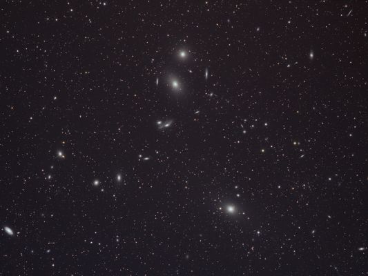 M 84, M 86, M87 and M 88: the "Markarian Chain of Galaxies"
"...Qualcuno avrà sicuramente da eccepire: già me li immagino i nostri cari amici filosofi, pronti a questionare su ogni parola e su ogni virgola, anche quella non apposta... Ma la Verità, alla fine, è e rimane una solamente: in questo splendido - eppure terribile, a volte, campo della nostra Scienza - l'interpretazione di un falso è comunque una falsa interpretazione..."

P.C. Floegers - "In the Paradox"
