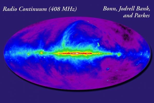 All Sky: the "Radio Sky"
"Tu parli
e sveli a voce lieve
il segreto che freme
e non teme la morte.
Mattino: il tuo viso.
Il mare mi conosce:
l’ascolterò lentamente.
Tu.
Anche la città
tace lontana".

Gianluigi Barca - "Poesie"

Parole chiave: All Sky Survey