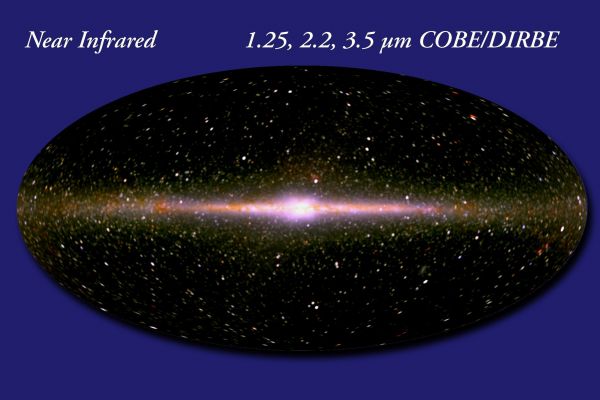 All Sky: the "Near-Infrared Sky"
Cristo, sono ancora le nove!
Mi allontano mentalmente dalla stanza, ma non riesco a distaccarmi dal mio meraviglioso bicchiere semipieno di vino rosso.
Lo guardo e non bevo.
Sono due ore che guardo l’orologio e le sue lancette che, così mirabilmente angolari a quarantacinque gradi, non si schiodano dalle nove di questa stupida sera.

C’è sicuramente qualcosa che non va.
Il tempo è quello che è, in Inverno.

Non si pretende il caldo.
Non si pretende il mare o il sole.
A volte, a pensarci bene, non si pretende neppure ciò che sarebbe comunque dovuto.

Libertà.
Libertà di credere al Dio che sembra più vicino.
Libertà di mangiare il piatto che più piace.
Libertà di vedere, di viaggiare o anche - semplicemente - di muoversi per le strade innevate della città a tarda sera, quando si intuiscono solo i profili delle case, appena illuminate dal chiarore della Luna piena che sorride da dietro le spesse nuvole.

Libertà di essere liberi.

Ma io non ho nulla di tutto questo.
E adesso, con orrore, vedo che non sono più neppure libero di guardare le lancette dell’orologio muoversi verso un nuovo giorno.

Mi hanno tolto anche il Tempo: sono bloccato in questo eterno presente, fatto di memorie e di null’altro.
Non riesco neppure ad alzarmi da questa sedia ed a bere il mio vino.

Sono ormai più di due ore che guardo l’orologio e sono ancora le inevitabili nove di una sera come tante altre...


P.C. Floegers - "Racconti Brevi"
Parole chiave: All Sky Survey