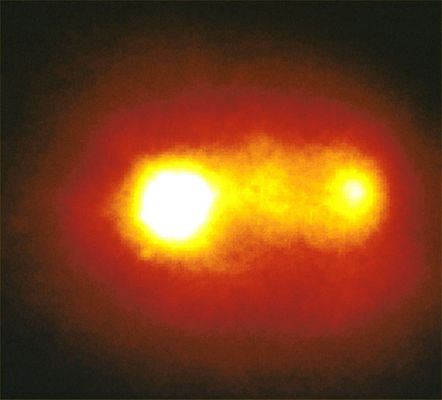 The nucleus of Seyfert-Class Galaxy "Markarian 315"
"...Tu, Amico mio, lo vedi il Mondo in cui vivi?
Lo senti?
Lo ascolti?

Tu dici di si, ma non fai nulla per invertire la rotta di questa Nave: una rotta che ci sta portando, velocemente, a superare le Colonne d'Ercole.

Tu lo sai: noi non siamo ciechi, eppure non vediamo.
Non siamo ciechi, eppure non vogliamo vedere.
Noi non siamo sordi, eppure non sentiamo.
Non siamo sordi, eppure non vogliamo sentire..." 

P.C. Floegers - "Memorie di Viaggio"
Parole chiave: Hubble Images