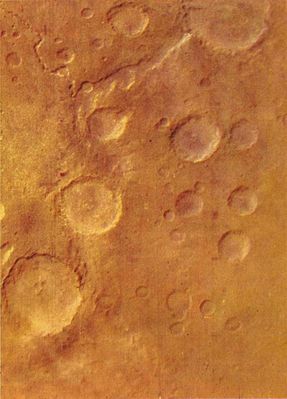 Color shots from Mars-5 (1)
Mars-5 entered an elliptic Martian orbit on February 12, 1974. Nearly synchronized with the rotation of the Planet, its two phototelevision cameras could be commanded to take 12 pictures during each close approach. The "Vega" camera used a wide area 52mm lens with color filters, the "Zulfar" camera used a telescopic 350mm lens and long-pass orange filter. 
Images were transmitted in a rapid 220-line mode, and then selected pictures were retransmitted at 880 or 1760 line resolution. 
Parole chiave: Mars from Mars-5