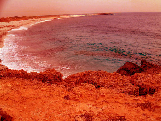 Mars' Ocean?
Una bellissima provocazione e, nel contempo, un'immagine che potrebbe non essere lontanissima da una possibile (rectius: da una delle "tante e possibili") Verità: da parte dell'Amico Massimo Granzo, una "visione" del primo - visibile - Oceano di Marte che, in onore del suo "Scopritore", abbiamo battezzato come "Oceanus Maximus".


La Scienza è anche Fantasia ed Immaginazione - come abbiamo detto più volte, e quindi, in omaggio a chi ha capito, un carissimo saluto e ancora complimenti a Massimo Granzo!
Parole chiave: Interpretations