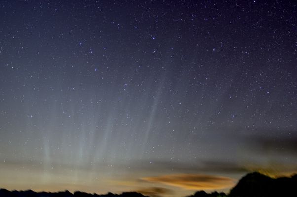 The "Tail" of McNaught, at Sunset...
Caption NASA originale:"What's happening over the horizon? Many a sky enthusiast who thought they had seen it all had never seen anything like this. To the surprise of many Northern Hemisphere observers, the tail of Comet McNaught remained visible even after the comet's head set ahead of the Sun. What's more, visible were bright but extremely rare filamentary striae from the comet's expansive dust tail. The cause of dust tail striae are not known for sure, but are possibly related to fragmentation of comet's nucleus. The last comet to show prominent striae was Comet Hale-Bopp in 1997. 
Pictured above, the tail of Comet McNaught was caught just after Sunset last Friday above the Carnic Alps of Northern Italy".
Parole chiave: Comet McNaught