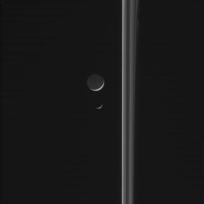Mimas and Enceladus (1)
Caption originale:"N00063435.jpg was taken on July 03, 2006 and received on Earth July 04, 2006. The camera was pointing toward Mimas that, at the time, was approximately 1.634.848 Km away. The image was taken using the CL1 and CL2 filters"
Parole chiave: Saturn's Moons - Mimas and Enceladus