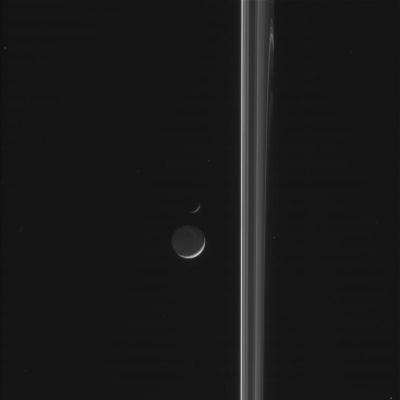 Mimas and Enceladus (2)
Caption originale:"N00063438.jpg was taken on July 03, 2006 and received on Earth July 04, 2006. The camera was pointing toward Mimas that, at the time, was approximately 1.635.384 Km away. The image was taken using the CL1 and CL2 filters".
Parole chiave: Saturn's Moons - Mimas and Enceladus