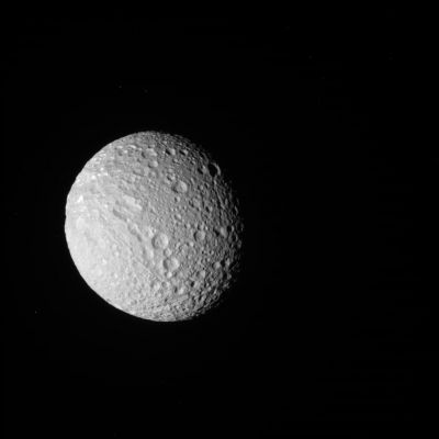Mimas (2)
Caption NASA:"N00070754.jpg was taken on November 20, 2006 and received on Earth November 23, 2006. The camera was pointing toward Mimas that, at the time, was approximately 152.344 Km away.
The image was taken using the P120 and MT2 filters and has not been validated or calibrated".
Parole chiave: Saturn's Moons - Mimas