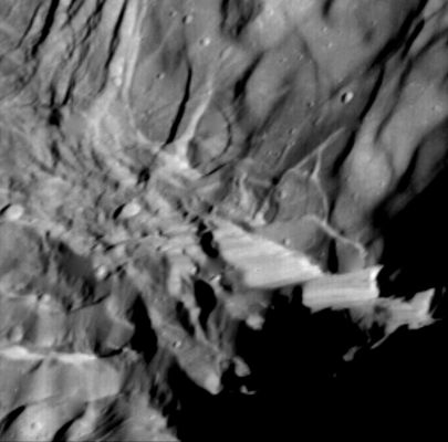 Miranda (super close-up of "Verona Rupes") - HR
Caption NASA originale:"This HR image of Miranda was acquired by Voyager 2 on Jan. 24, 1986, when the spacecraft was 36.250 Km (22.500 miles) from the Uranian moon. In this clear-filter, narrow-angle image, Miranda displays a dramatically varied surface. Well shown at this resolution of 660 meters (2.160 feet) are numerous ridges and valleys - a topography that was probably produced by compressional tectonics. Cutting across the ridges and valleys are many faults. The largest fault scarp, or cliff, is seen below and right of center; it shows grooves probably made by the contact of the fault blocks as they rubbed against each other (leaving what are known as slickensides). Movement of the down-dropped block is shown by the offset of the ridges. The fault may be 5 Km (3 mi) high, or higher than the walls of the Grand Canyon on Earth. NASA's Voyager 2 probe encountered the planet Uranus and its collection of moons in 1986. The small moon Miranda, with a diameter of 472 km, has a surface made up of a jumble of bizarre geological features. One of the most prominent of these features is an enormous cliff with a vertical relief of about 20 km (12 miles). This cliff, named Verona Rupes, is 10 times higher than the walls of the Grand Canyon on Earth. That this towering cliff is so huge is made even more remarkable by the small size of Miranda itself. The white material exposed in the cliff face is probably mostly water ice". 
Parole chiave: Uranus' Moons - Miranda