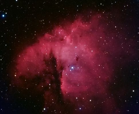NGC 281 - Emission Nebula and IC 1590
"...Nomadi che cercano gli angoli della Tranquillità,
Nei villaggi assolati e nei bassifondi dell'Immensità,
Tra i chiaro-scuri e la monotonia, dei giorni che passano,
Camminatore che vai, cercando la Pace al crepuscolo...

La troverai...La troverai,
Alla Fine della Strada..."

F. Battiato - "Nomadi"
Parole chiave: From Earth Images