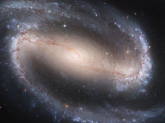 NGC 1300 - Barred Spiral Galaxy
"...Per costruire una Scienza Nuova occorre intuizione, il possesso di alcune conoscenze di base, un immenso coraggio, una profonda Fede e tantissima volontà; un soffio di follia ed un oceano di pragmatismo. Se qualcuno di questi elementi, che io ritengo fondamentali, manca o viene alterato, allora non avremo più nè uno Scienziato, nè un Ricercatore, nè un Filosofo, ma solo un fanatico o un illuso, a seconda delle circostanze e delle singole fortune. Comunque ed in ogni caso ci troveremmo davanti ad un uomo solo e completamente perso che brancola nell'oscurità perpetua, cercando disperatamente una via, fra stelle che non riconosce..."

P.C. Floegers - "Conversations" 

Parole chiave: Hubble Images