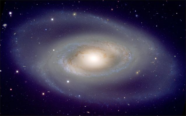 NGC 1350 - Spiral Galaxy
"...Homo solitarius, aut Deus, aut Bestia..."

(Aristotele)

"...l'Uomo che vive in solitudine o (si avvicina) a Dio, o (si tramuta in) Bestia Feroce..."
Parole chiave: From Earth Images - European Space Obs.