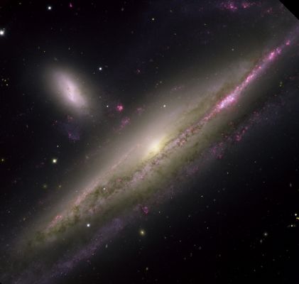 NGC 1531 and 1532 - Interacting Galaxies
"Le maggiori difficoltà che incontriamo, a livello scientifico, allorchè tentiamo di comprendere alcuni fenomeni, non derivano soltanto dalla complessità dei temi affrontati, ma anche da un errore di prospettiva. La comprensione dei fenomeni dell'Universo, infatti,  presuppone anche la consapevolezza che non tutto può essere spiegato usando solo le nostre facoltà logiche ed intuitive: l'umana capacità di comprendere è grande ma non è infinita, mentre la Natura che investighiamo lo è. Ad esempio: la Scienza Convenzionale rifiuta l'idea stessa di un possibile contatto fra la nostra Civiltà ed una Civiltà Aliena e questa risposta viene data speculando su concetti propri della nostra Cultura - Scientifica ed Umanistica - quali il Tempo e la Distanza. Questi due concetti esprimono dei limiti: limiti propri della nostra Specie, in questa fase evolutiva. 
Ma cosa spinge i Maestri della nostra Scienza Convenzionale a ritenere che questi limiti sìano validi in tutto l'Universo?"

P. C. Floegers - "Conversations"
Parole chiave: From Earth Images