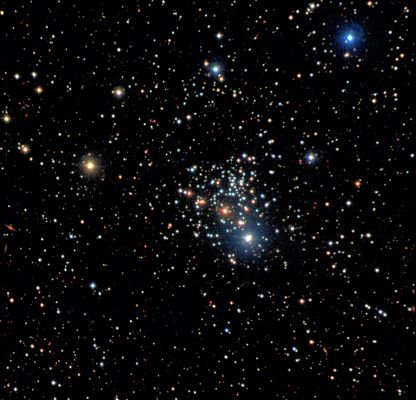 NGC 2266 - Open Star Cluster
Da "NASA - Picture of the Day" del 19 Marzo 2005:" The New General Catalog of star clusters and nebulae really isn't so new. In fact, it was published in 1888 - an attempt by J. L. E. Dreyer to consolidate the work of astronomers William, Caroline and John Herschel along with others into a useful single, complete catalog of astronomical discoveries and measurements. Dreyer's work was successful and is still important today as this famous catalog continues to lend its "NGC" to bright clusters, galaxies and nebulae. Take for example this star cluster known as NGC 2266 (item number 2.266 in the NGC compilation). It lies about 10.000 LY distant in the constellation Gemini and represents an open or galactic cluster. With an age of about 1 BY, NGC 2266 is old for a galactic cluster. Its evolved red giant stars are readily apparent in this gorgeous three-color image".
Parole chiave: From Earth Images