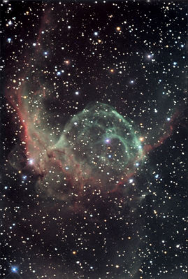 NGC 2359 - The "Thor's Helmet" (Emission Nebula)
"...Per quanto possiamo immaginarci evoluti e consapevoli rispetto alla piccola Lucy, in realtà la nostra natura, nella sua fragile essenza, è rimasta pressocché immutata: dietro all’Homo adorante, che cantilena con movimenti ipnotici davanti al Muro del Pianto il suo timor di Dio, c’è ancora lei: Lucy.
Hai ragione: Questo Dio, ci hanno insegnato a temerlo prima che ad amarlo...Questo è un Dio costruito con la logica dell’utilità, che diventa uno strumento al servizio di un qualche bisogno; un Dio oggettivato, come tutte le cose di questo mondo, così da poterlo “trattare”.
Che questo Dio sia un "prodotto umano" lo dimostra anche l’estrema contraddittorietà con cui lo abbiamo accreditato al culto: un Dio che sta in ogni dove, ma al quale abbiamo costruito delle case dove poterlo incontrare (a volte con tanto di orari esposti sul portone); un Dio di estrema bontà, ma che necessita di Legioni di Beati e Santi che intercedano per noi, alla stregua di quanto farebbe un conoscente ben  introdotto in un qualunque Ministero; un Dio che sa e vede tutto, ma al quale bisogna spesso ricordare la nostra condizione perché intervenga; un Dio che è il motore di ogni cosa e che, all’occorrenza,  lo si può far diventare responsabile dei nostri guai..."

Giuseppe Spina
Parole chiave: From Earth Images