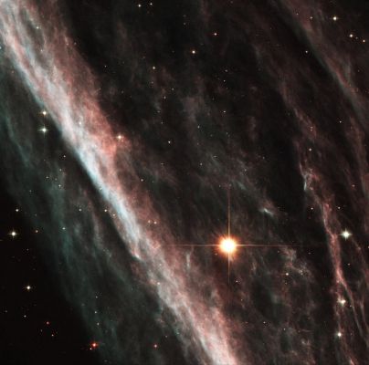 NGC 2736 - The "Pencil Nebula"
"...Etiam capillus unus, umbram suam habet..."

(P. Siro)

"...Anche un singolo capello proietta la propria ombra..."
Parole chiave: Hubble Images